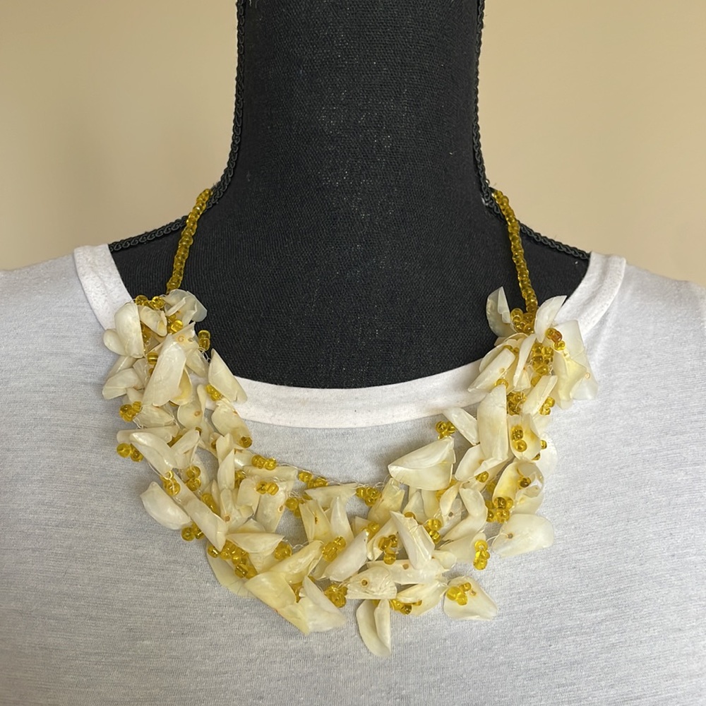 Colombian floral necklace with matching earrings - Picture 2 of 6